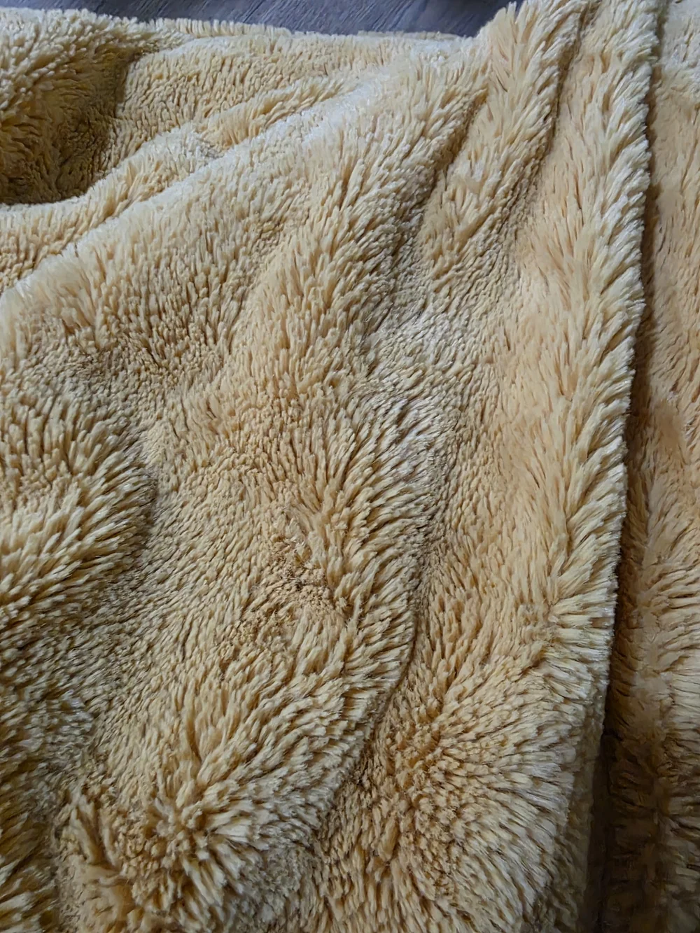 Plush Luxury Throw Blanket – Cream Faux Fur